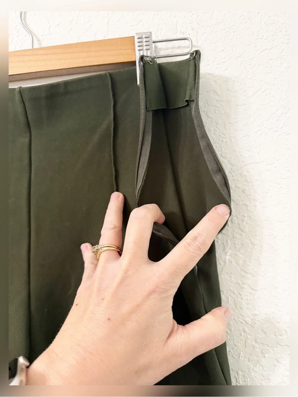 Quince - Ultra-Stretch Ponte Super Wide Leg Ankle Pants - M - Picture 6 of 12